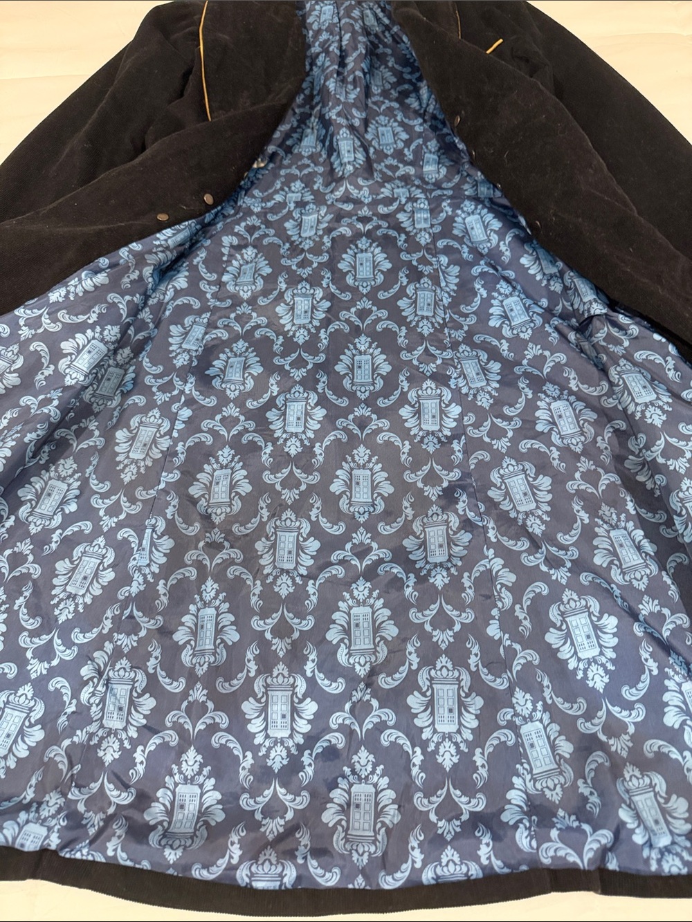 Dr Who TARDIS Hot Topic Black Trench Coat with Gold Piping and Blue Lining XS - Picture 5 of 14